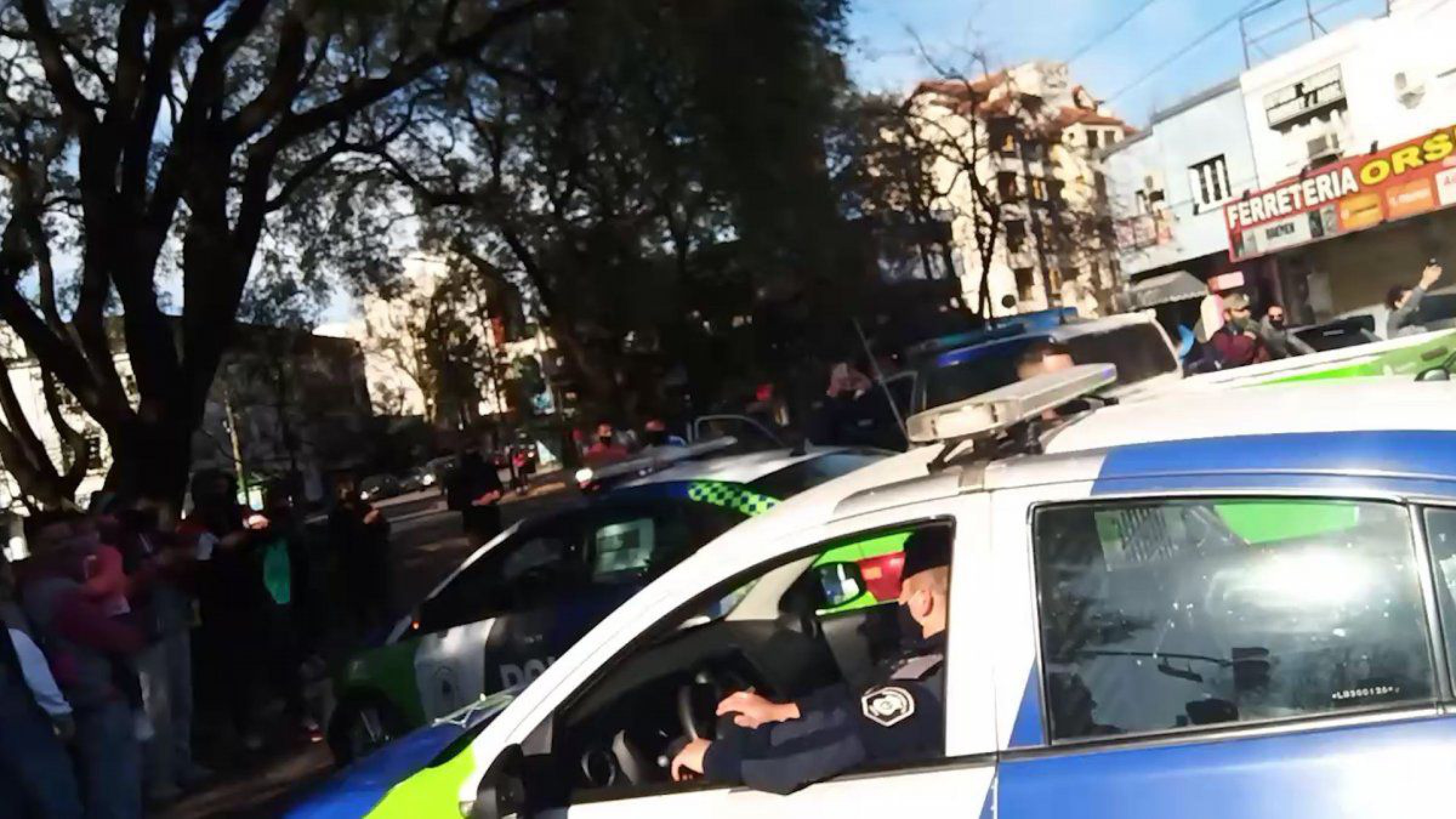 A pesar del aumento anunciado por Kicillof, siguen las protestas de la Policía