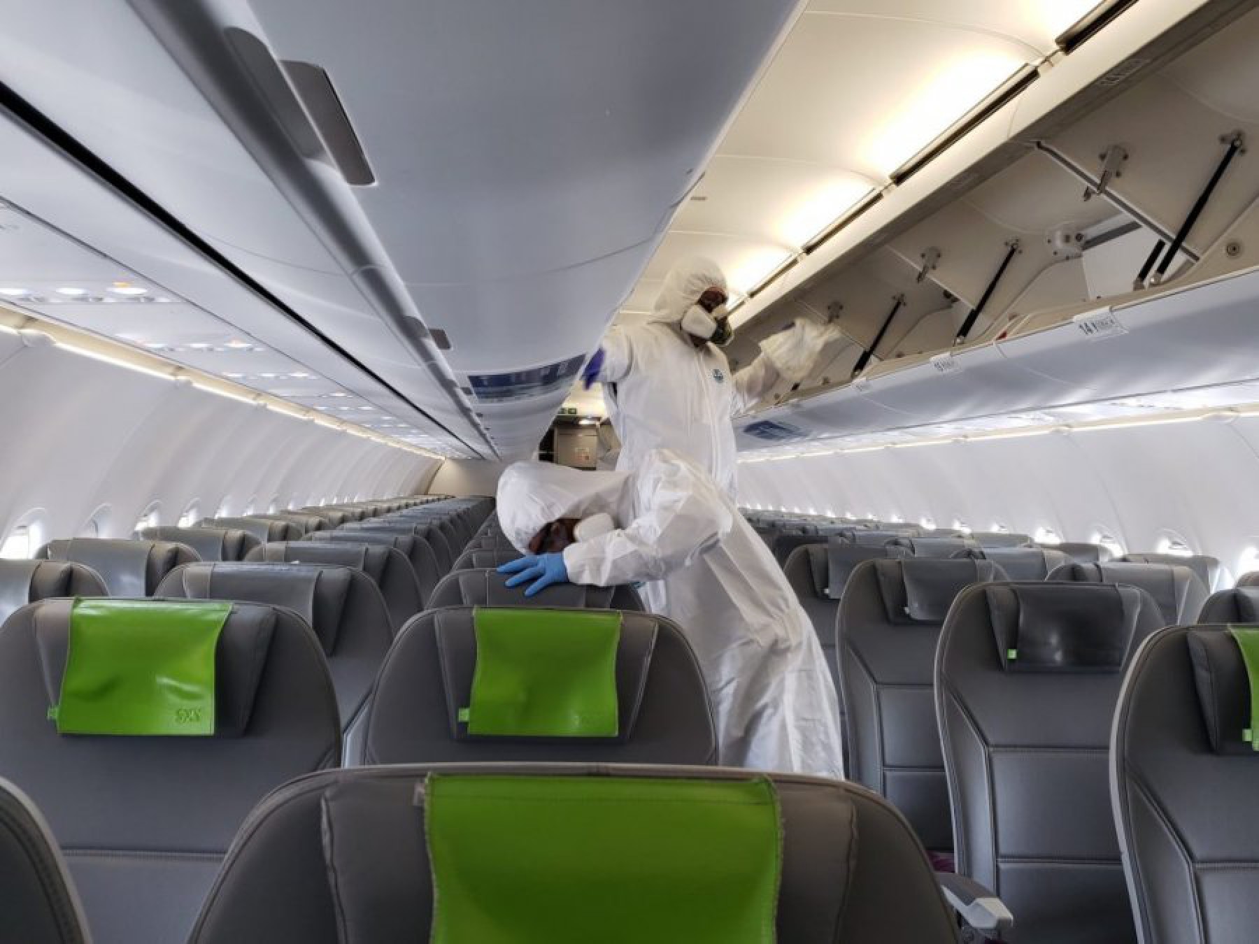 Gobierno presentó nuevo dispositivo para desinfectar aviones