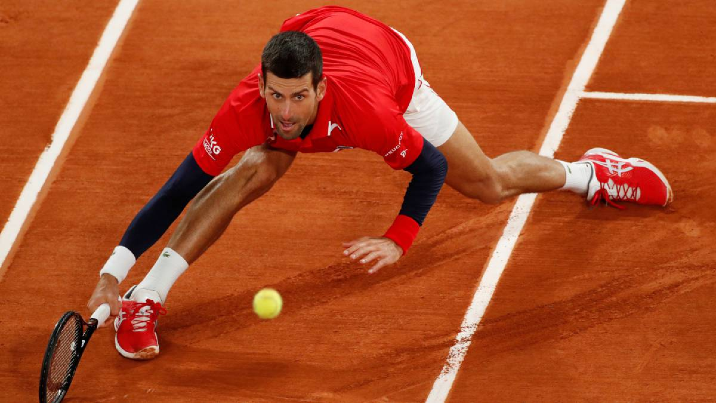 Video: Novak Djokovic volvió a darle un pelotazo a un juez