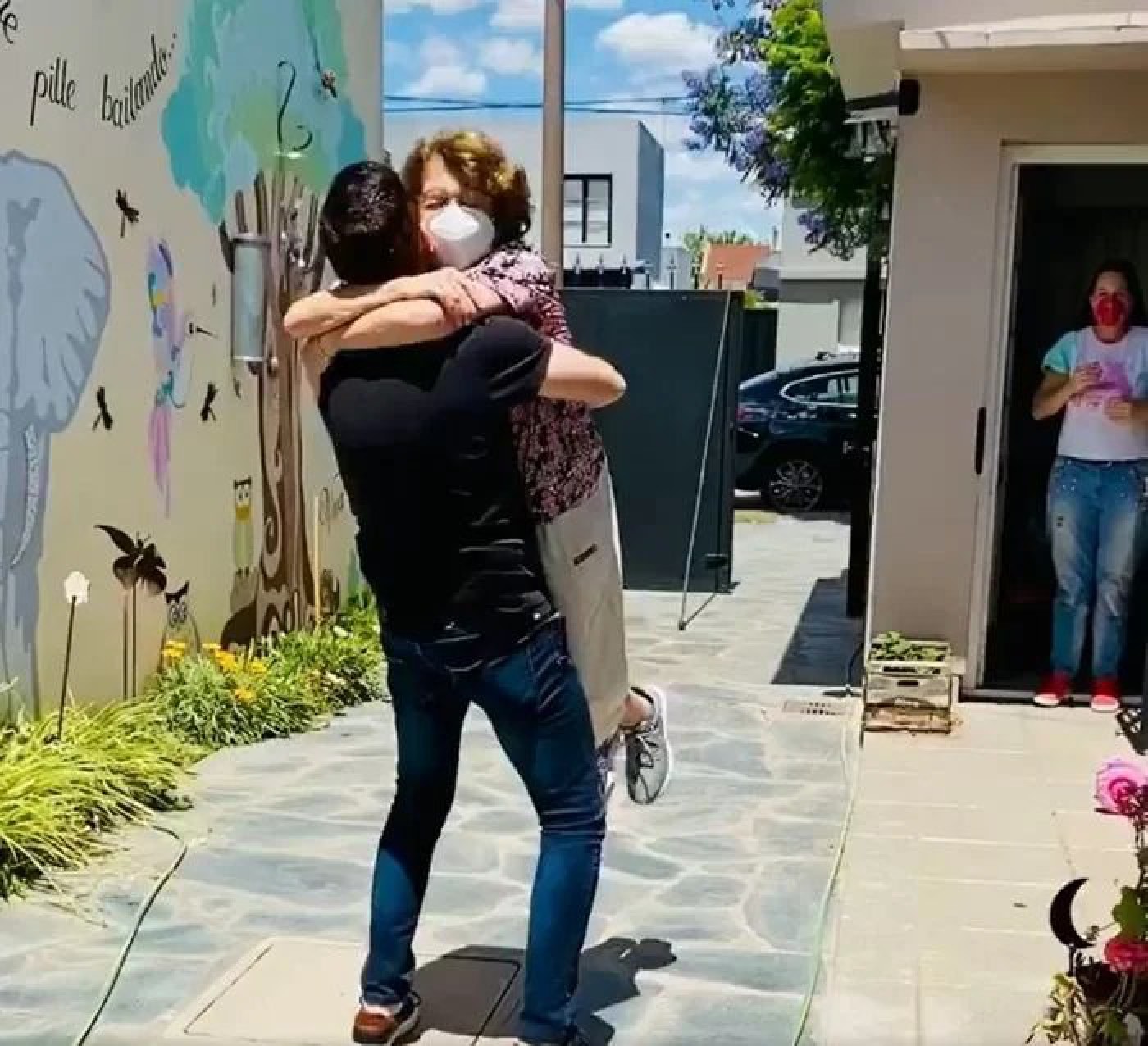 Rodolfo Barili se reencontró con su madre y estalló de felicidad