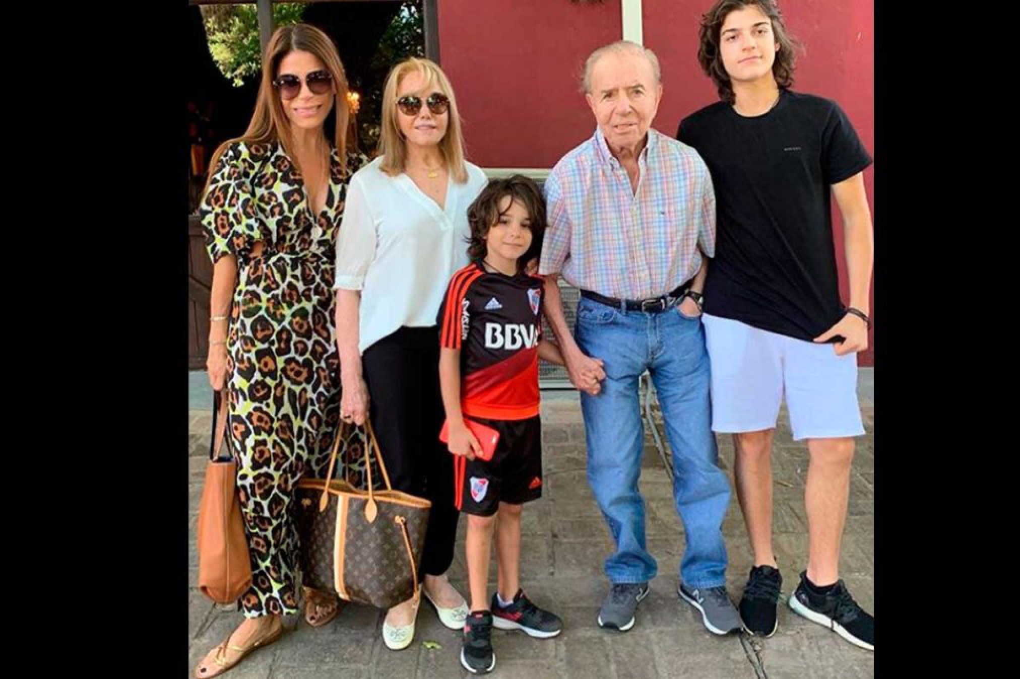 Carlos Menem permanece en grave estado