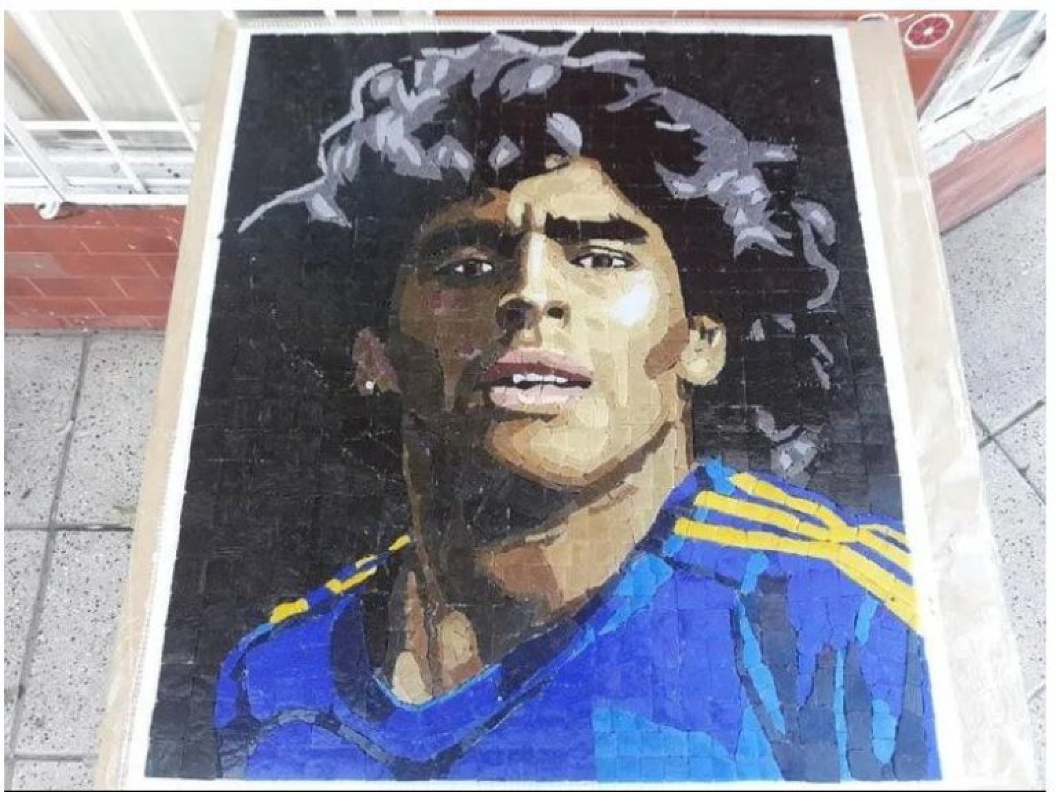 Siguen los homenajes a Maradona: Un mural cerca de la Bombonera