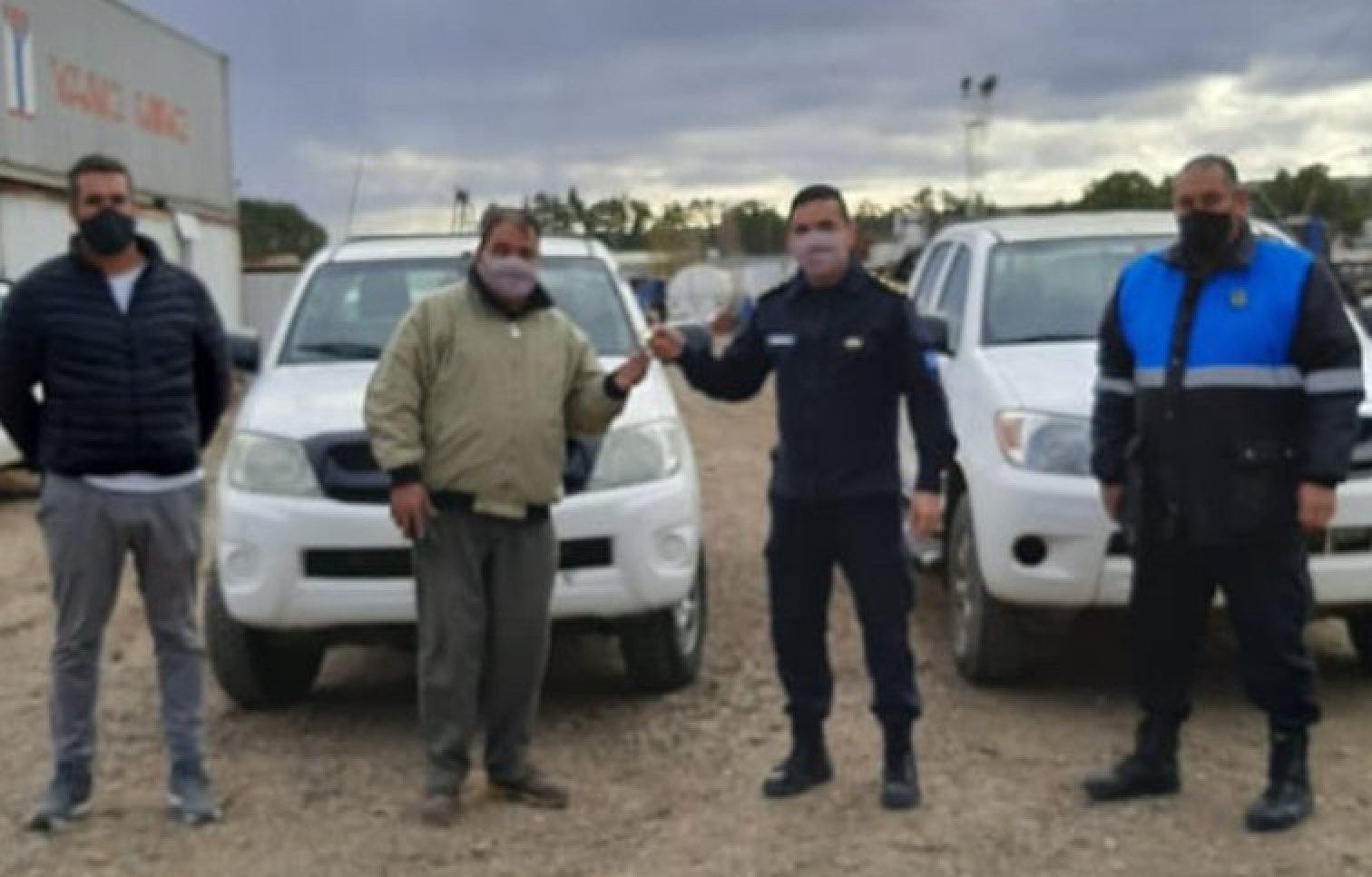 Donaron dos camionetas y una casilla a la policía de Comodoro Rivadavia